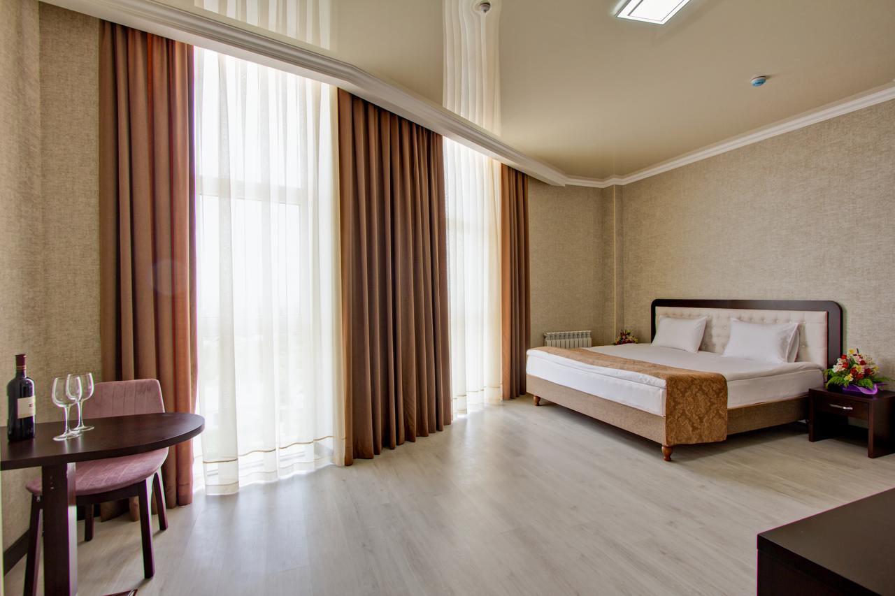 Karagat Hotel Karakol Εξωτερικό φωτογραφία